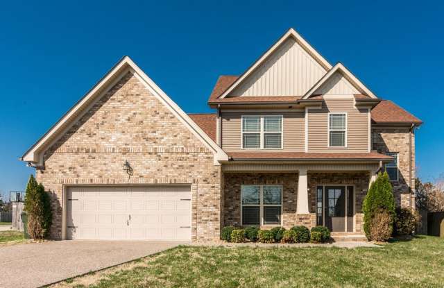 3 Bedroom House in Gallatin with Large Fenced in Backyard!
