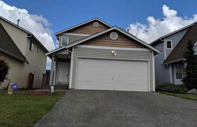***JUST REDUCED!!!*** Welcome to Spacious living in Spanaway WA