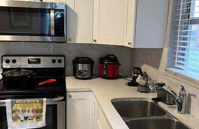 13715 Kendale Lakes Cir