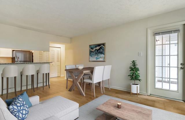 Photo of eaves Columbia Town Center