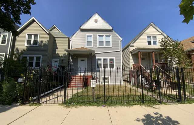 3426 W Melrose Street