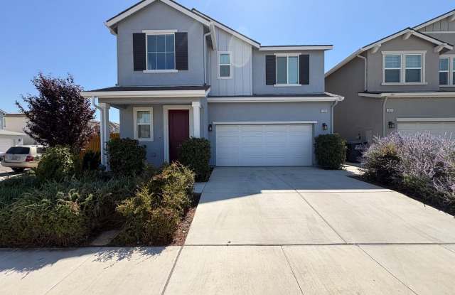 2 Story Home Near Shopping Center Rent Ready!