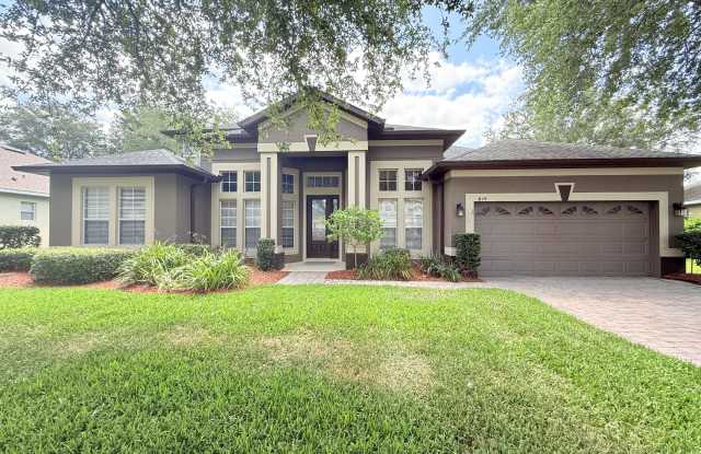 814 Kazaros Circle