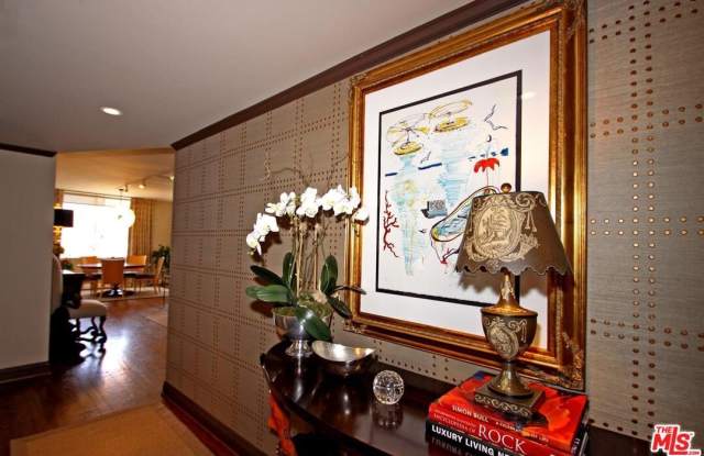 412 N PALM Dr unit: 402