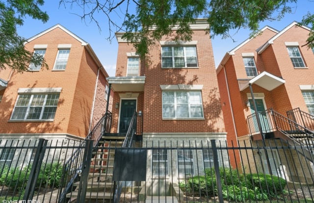 1475 North LARRABEE Street - 1475 North Larrabee Street, Chicago, IL 60610