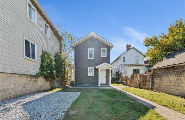 233 East 19th Avenue