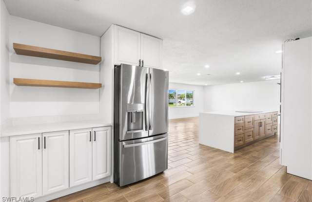 1041 N Waterway Drive