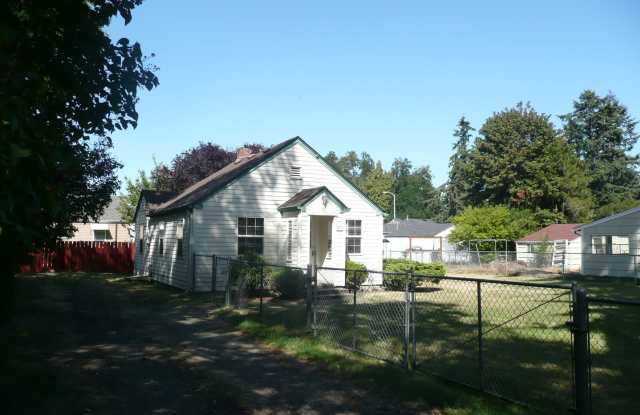 Cute 3 Bedroom Cottage in the Parkland Area!! - 873 117th Street South, Parkland, WA 98444