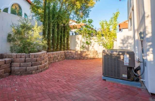 8778 Villa La Rae Avenue