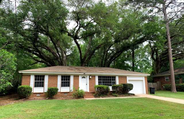 Spacious Three Bedroom, Two Bath Beautiful Brick Home-Located off Tharpe Street - 1822 Ivan Drive, Tallahassee, FL 32303