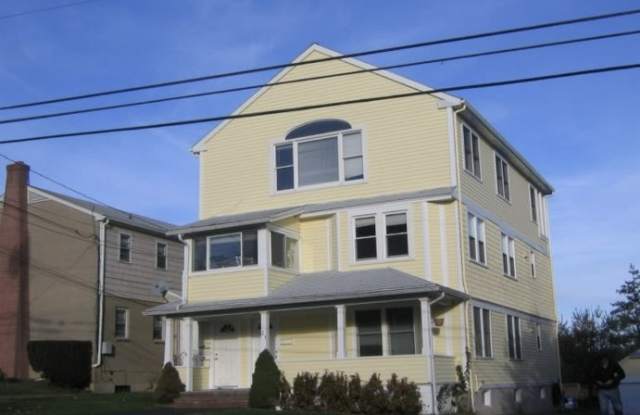 31 Woodbury Ave