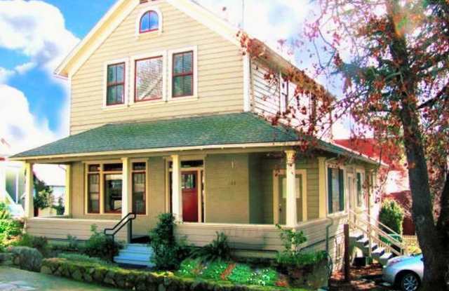 Photo of Adorable one bedroom apartment in downtown Grass Valley! Private parking, washer and dryer in unit.