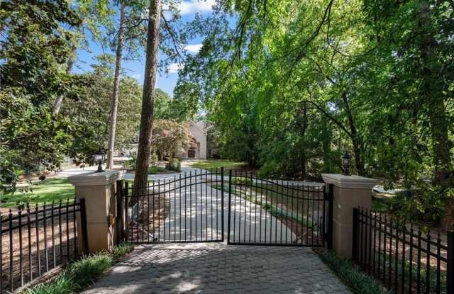 680 W Paces Ferry Road NW