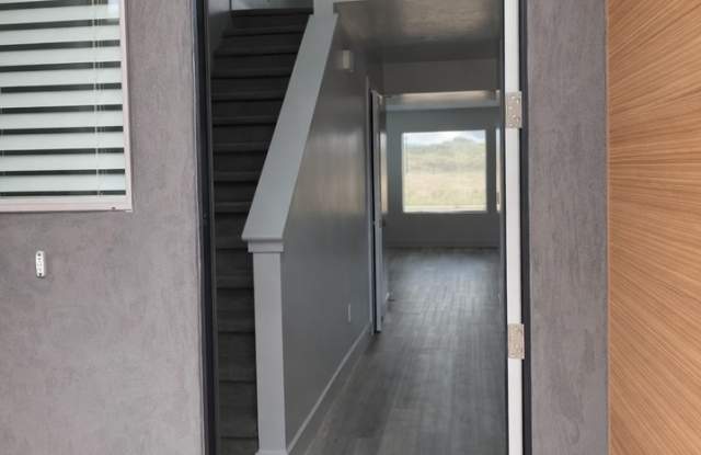 4 Bedroom Home In Desert Canyon Community!