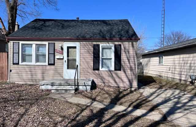 7511 Orchard Ave