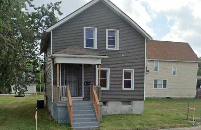 708 East Jefferson Boulevard 2