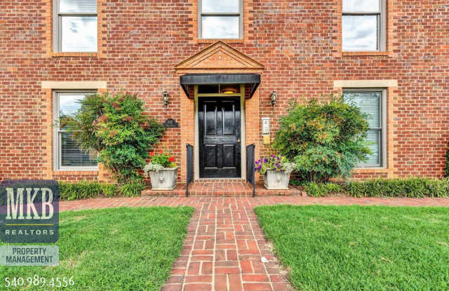 Beautiful condo located in South Roanoke 3 Bedrooms and 2 Baths