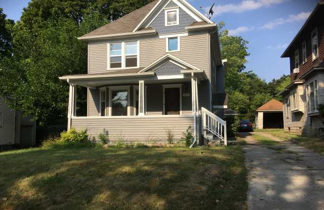 215 Custer Ave - 215 Custer Avenue, Lansing, MI 48912