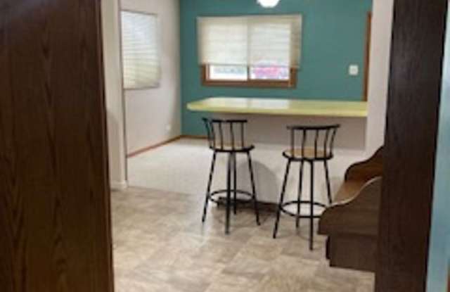 1027 Pershing