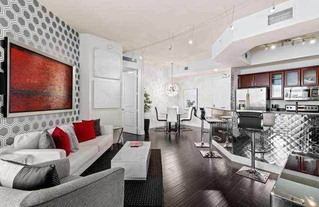 403 S Sapodilla Avenue