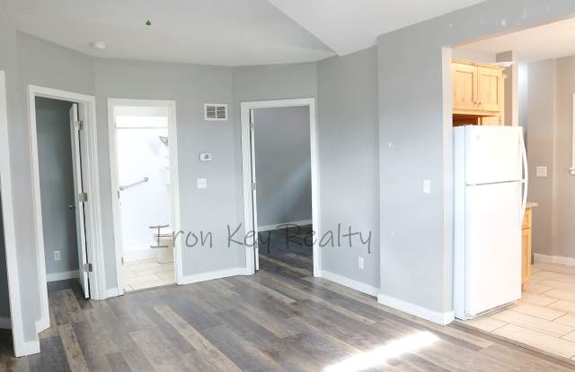 516 A West Walnut Street