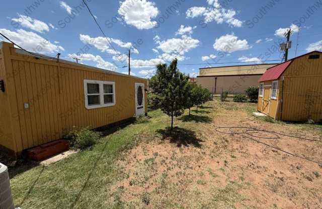 Spacious 2 bedroom 1 bath with a shop