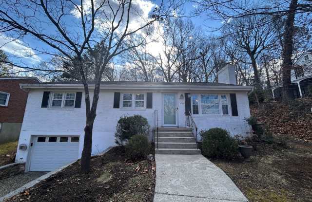 Lovely 3 BR home with garage, Convenient to Rke City  County!