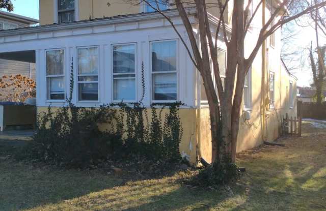Heart of UVA 13th St  4 BR, 2.5  Bath / SHARED HOUSING
