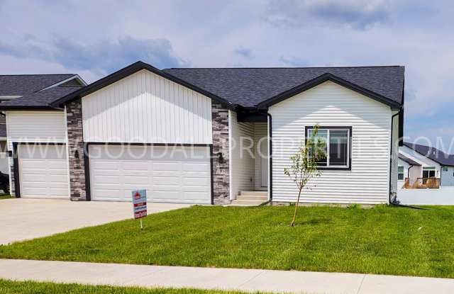Spacious 4 Bedroom Ranch with Finished Basement & 3-Car Garage in Waukee