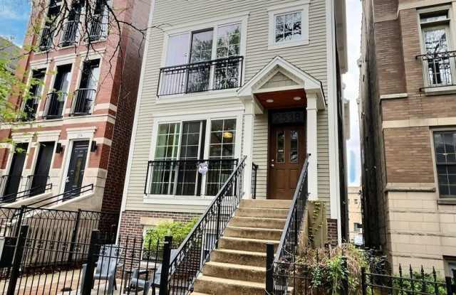 2538 N Southport Avenue