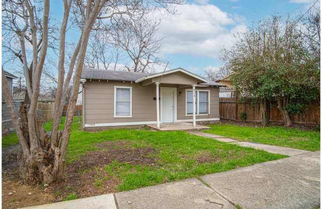 Don't Miss This Relaxing 3BR/1BA Home Near Beautiful Downtown!