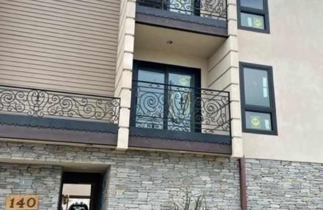 140 Acacia