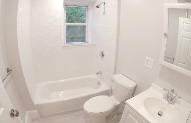 Nicely renovated, pet friendly 1 bed unit with in-unit laundry and utilities included!