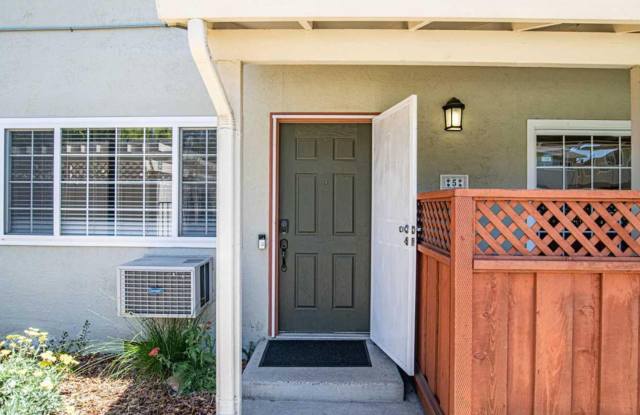 Charming  Spacious Townhome Located in San Leandro photos photos