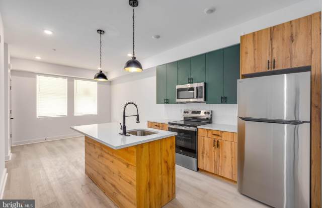 Photo of 1221 W LEHIGH Avenue unit: 1