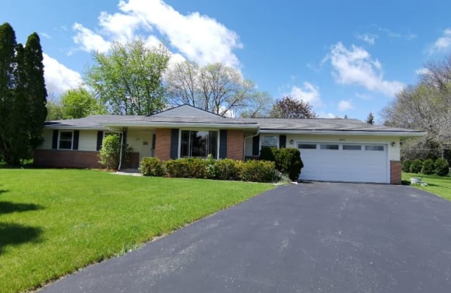 13950 W Forest Knoll Ct - 13950 West Forest Knoll Court, New Berlin, WI 53151