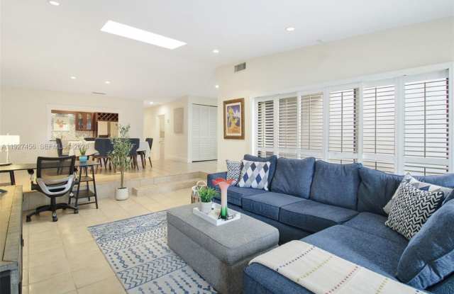 Photo of 10629 SW 74th Ter