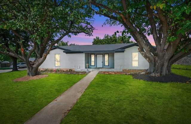 Photo of 1401 La Salle Drive