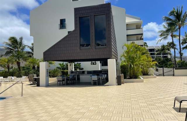 Esplanade on the water