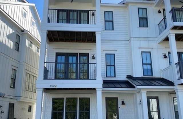 Welcome to our luxurious townhouse in the beautiful waterfront community in Riverlights Marina Village .
