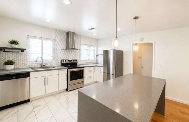 2125 Santa Clara Ave