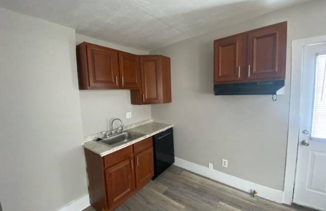 Large 2 Bedroom Duplex in prime location Weiland Park / Itailian Village / Campus