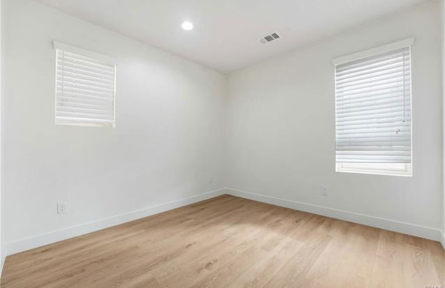 Photo of 7209 North Chestnut Lane