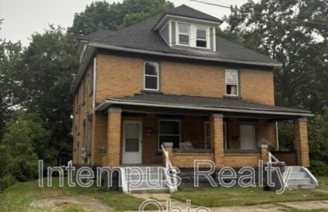 550 W Myrtle Ave