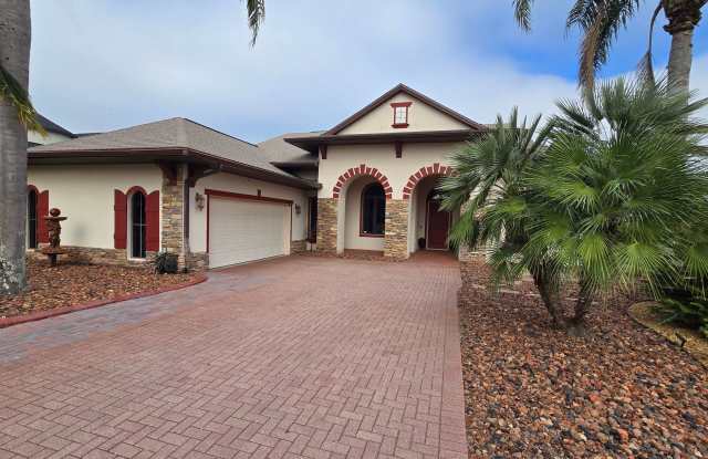 Photo of Stunning 3 Bedroom, 3 Bath Home – 2,500 sq/ft – Oversized Garages  Modern Upgrades