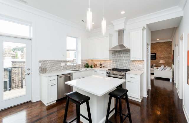 2026 N Sheffield Avenue