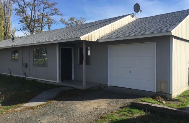 Photo of 2 bedroom 1 bath with 1 car garage