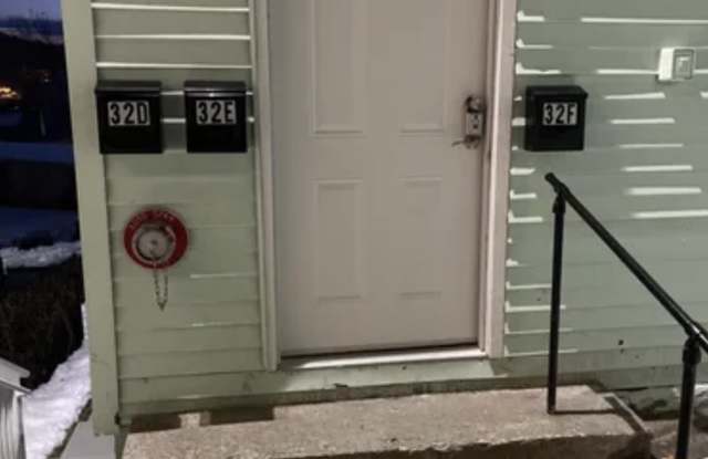 32 Ashburnham Hill Road