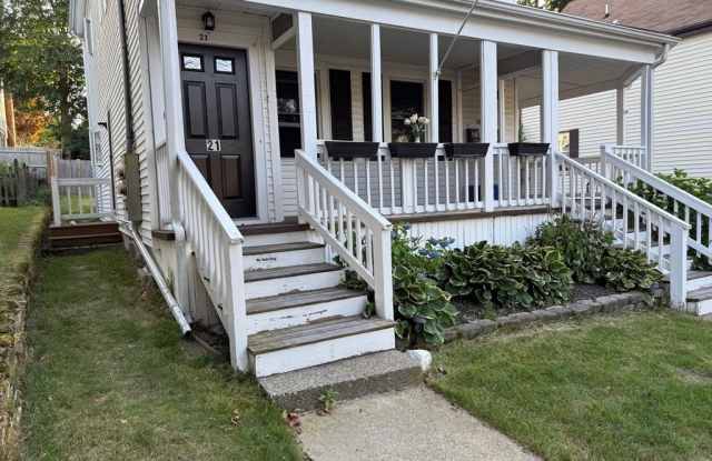 21 Denmark Ave unit: 2