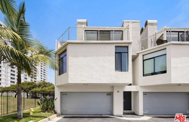 43 Sea Colony Dr